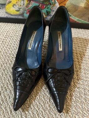 Manolo Blahnik Black Leather Pointed-Toe Lace-Up Pumps